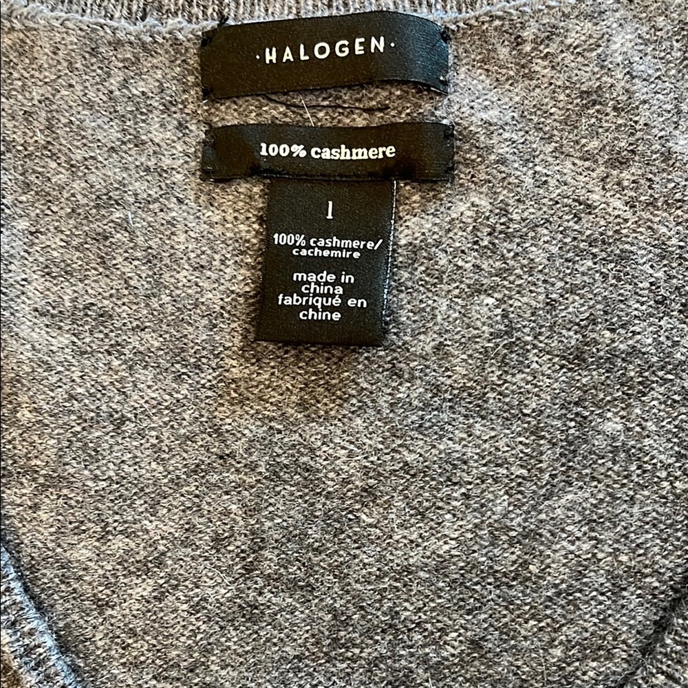 100% Cashmere Men’s V-neck by Halogen. Ribbed along V-neckline, waist & sleeve - Picture 4 of 11